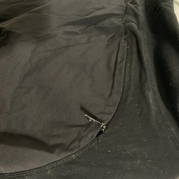 Fabletics Pocketed Leggings - Picture 2 of 2